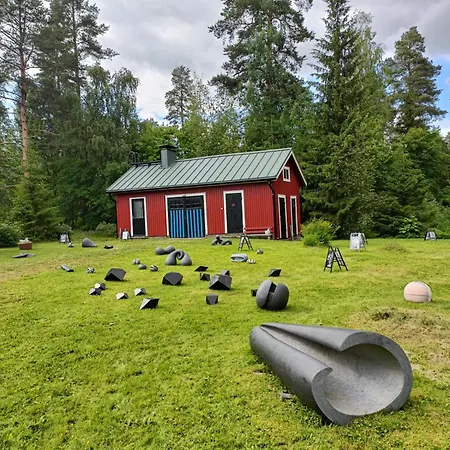 Art House & Sculpture Garden Мянття